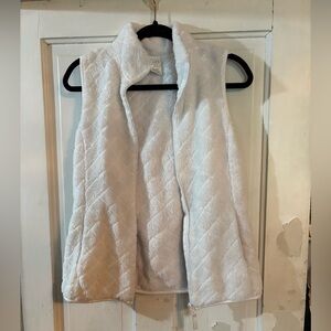Time and Tru Soft White Fleece Vest
